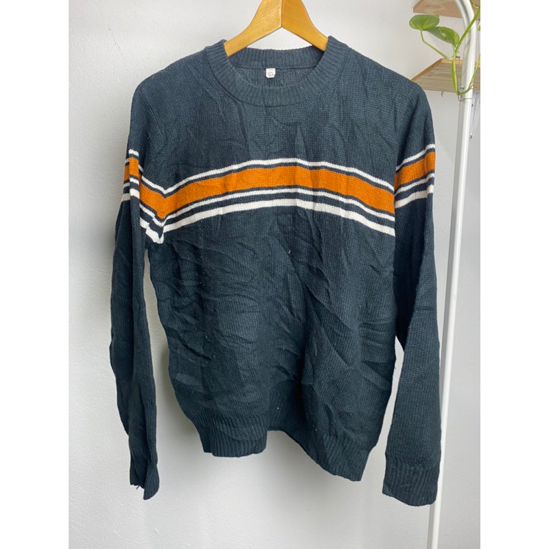 Uniqlo knit swaeter.