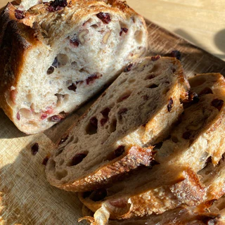 Walnut & Cranberry sourdough ขนมปังซาวโดว์ วอลนัท แครนเบอร์รี่
