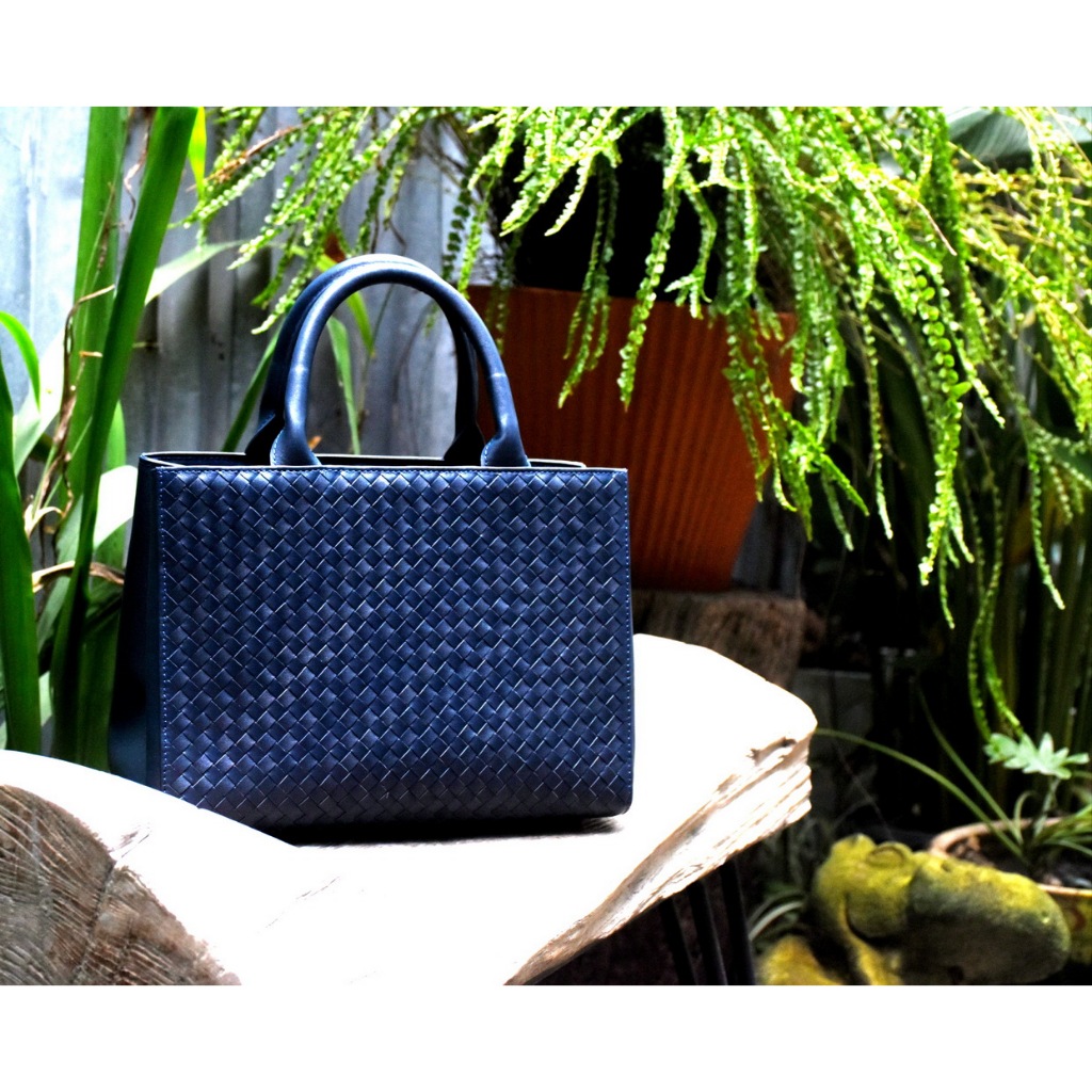 hand bag intrecciato กระเป๋าถือหนังแท้ สานมือทั้งใบ ยี่ห้อ klaas ของแท้