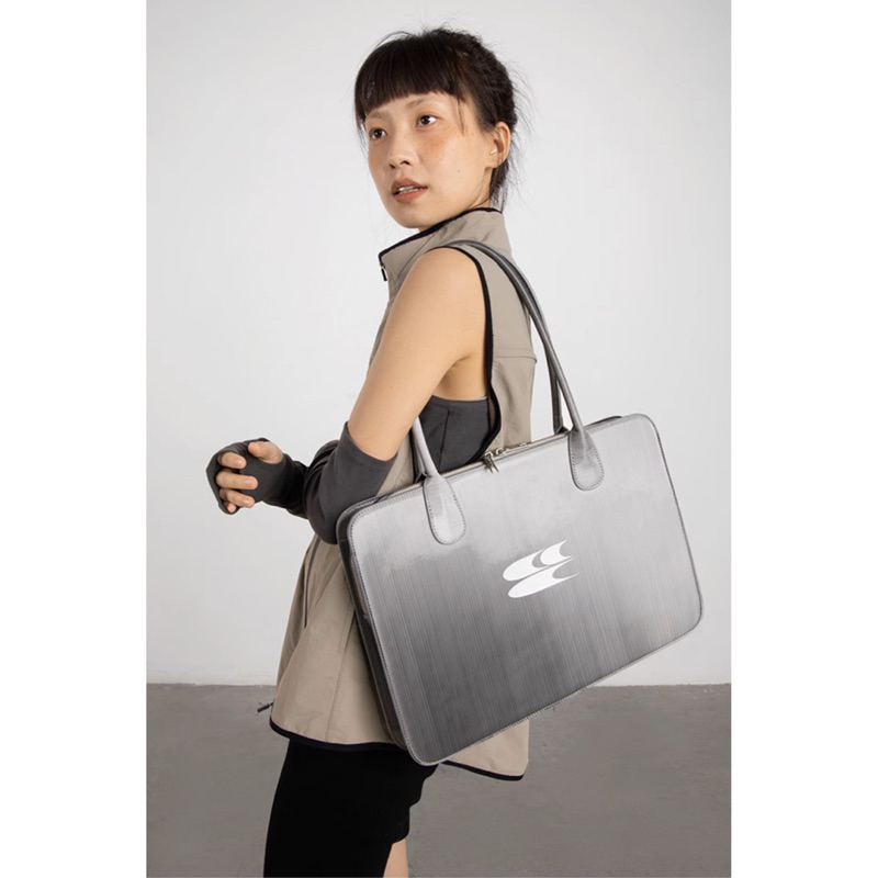 CryingCenter กระเป๋าสะพายข้าง/สะพายไหล่ Silver Square Bag