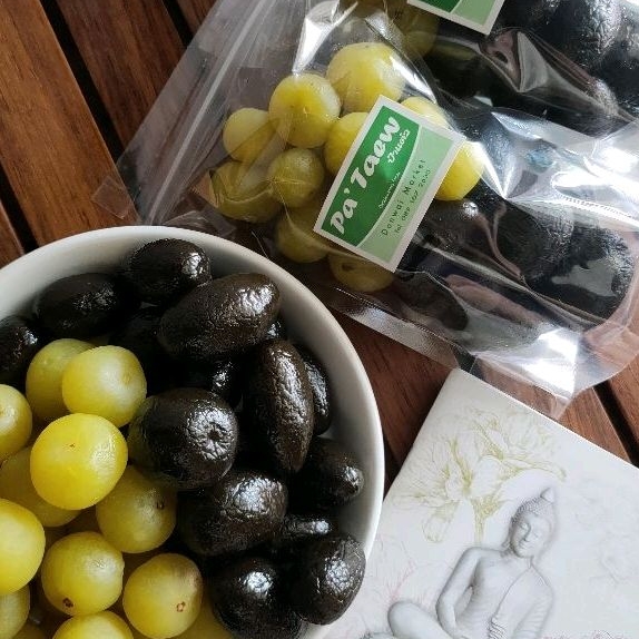 สมอดำและมะขามป้อมแช่อิ่ม ร้านป้าแต๋วมีทั้งสมอและมะขามป้อม ขนาด 300 กรัม ทานเองได้ ถวายพระภิกษุได้