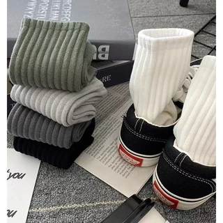 ถุงเท้าข้อกลางสำลอง สีพื้น สวมใส่สบาย ใส่ได้ทุกเพศ Korean fashion socks Cotton fashion socks for men and women