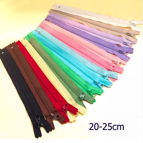 ซิปไนล่อนญี่ปุ่นเบอร์ 3 YKK ขนาด 20-30 cm.ราคา/เส้น (เลือกสีด้านในค่ะ)