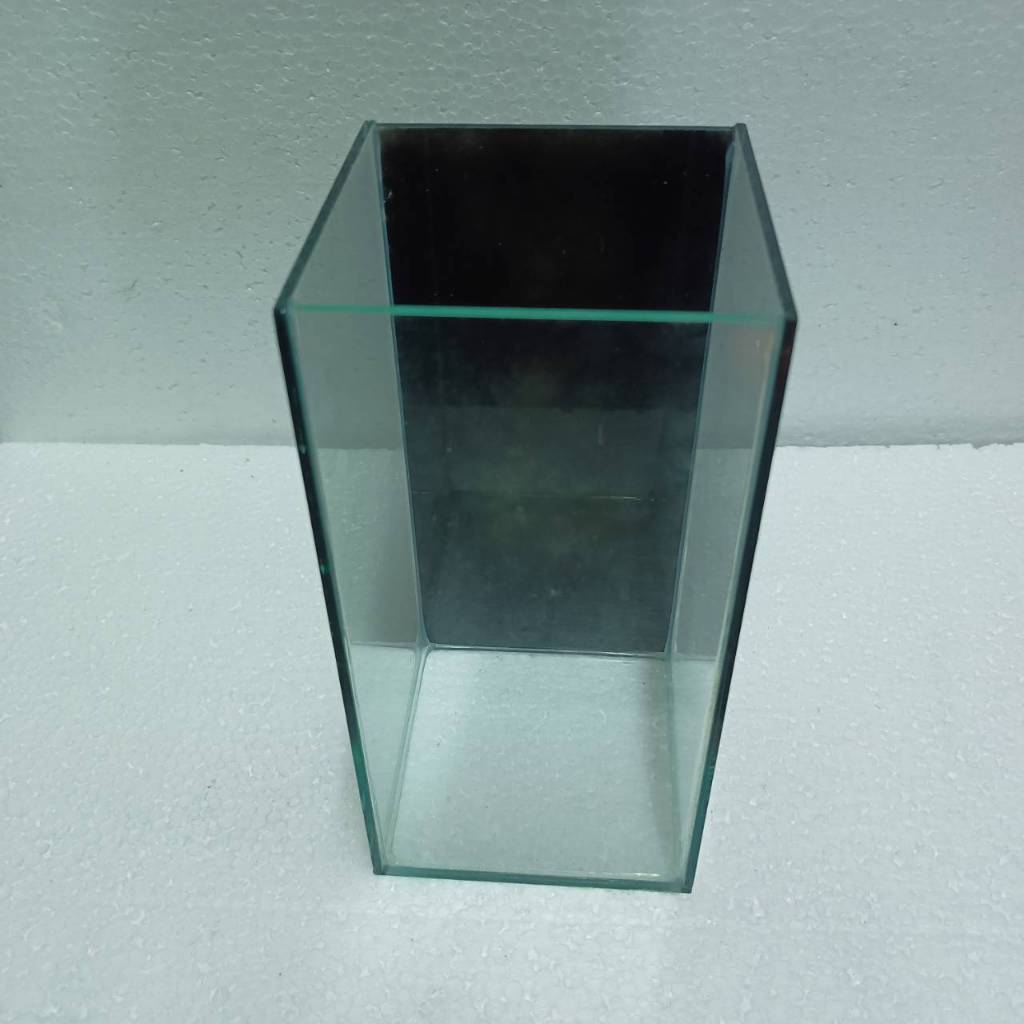 โหลปลากัด 4x4x8 นิ้ว พื้นหลังดำ สำหรับถ่ายรูป