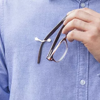 แม่เหล็กติดเสื้อแขวนแว่นตา แม่เหล็กติดเสื้อแขวนเอนกประสงค์ Manetic Eyeglass Holder แม่เหล็กแรงดูดสูง มีหลายสี