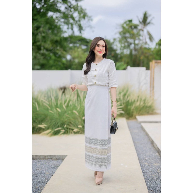 ชุดเซ็ตพื้นเมืองสีขาว ใส่ไปทำบุญ (ได้ทั้งเสื้อและผ้าถุง)
