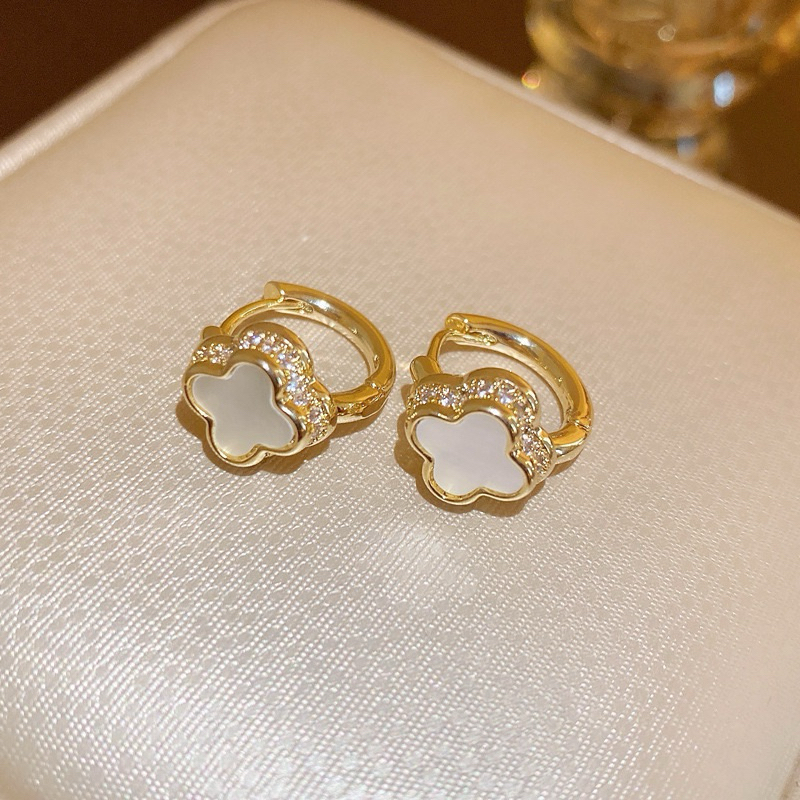 ต่างหูห่วง แวน คลีฟ สีขาวมุก และดำเงา พร้อมส่ง🇹🇭