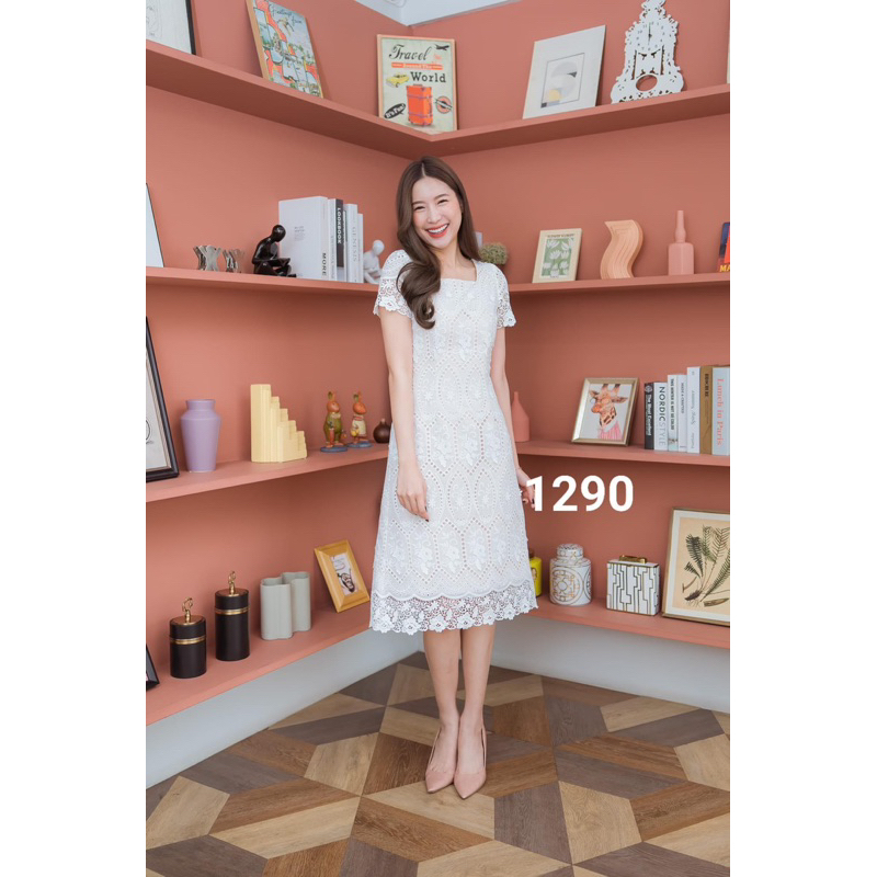 ชุดเดรสคอเหลี่ยมทรงA สีขาว ดอกลอย ไซส์ L แบรนด์ omeshop