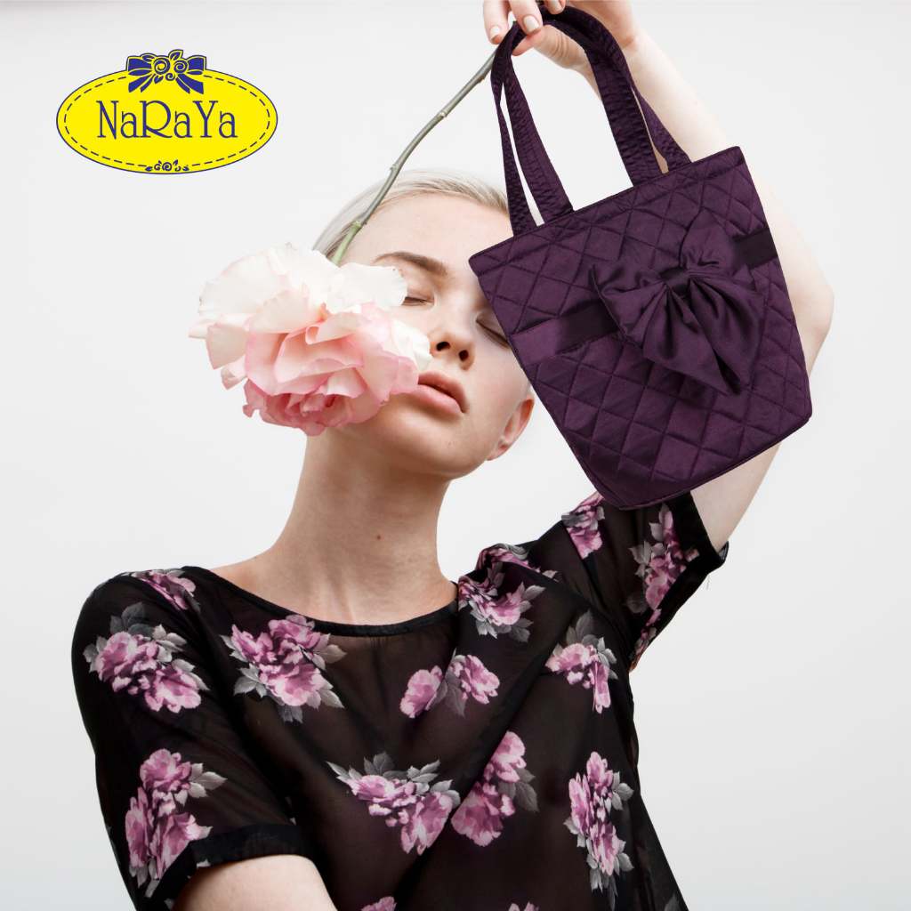 NaRaYa  กระเป๋าถือทรงถังหน้าโบว์ผ้าซาติน