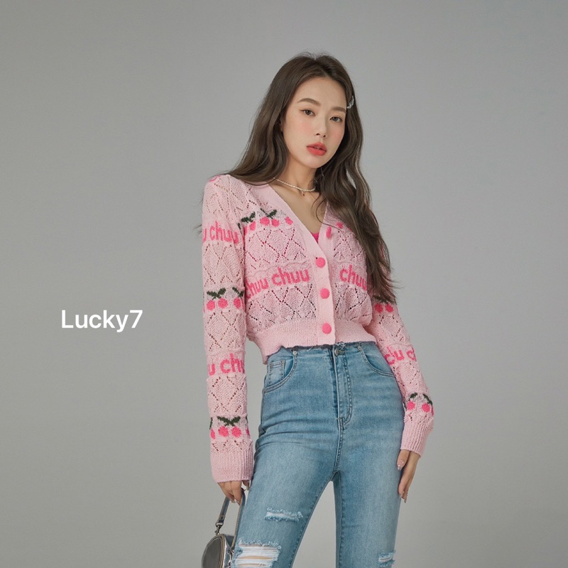 BY IRA  Aviva Knit Cardigan เสื้อคาร์ดิแกนแขนยาว คอวี ผ้าถัก กระดุมแถวเดียว สีชมพูเชอร์รี - รูปที่ 4