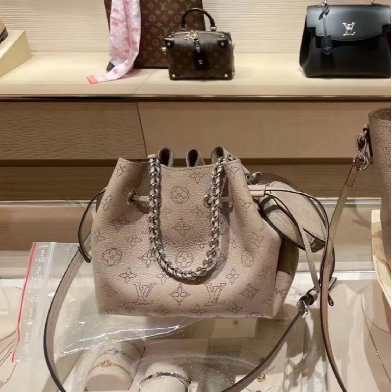 Louis Vuitton/BELLA/กระเป๋าสะพาย/กระเป๋าบัคเก็ต/ของแท้ 100%