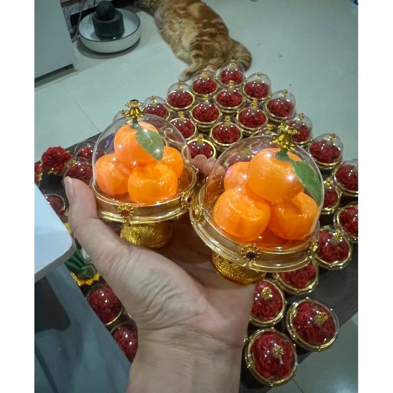 พานส้มมงคล 4 ลูก ถวายพระพุทธ ถวายเทพเจ้าได้ค่ะ เหมาะกับหิ้งขนาดเล็ก ขนาดพานกว้าง 7 ซม. ราคาต่อ 1 พานค่ะ