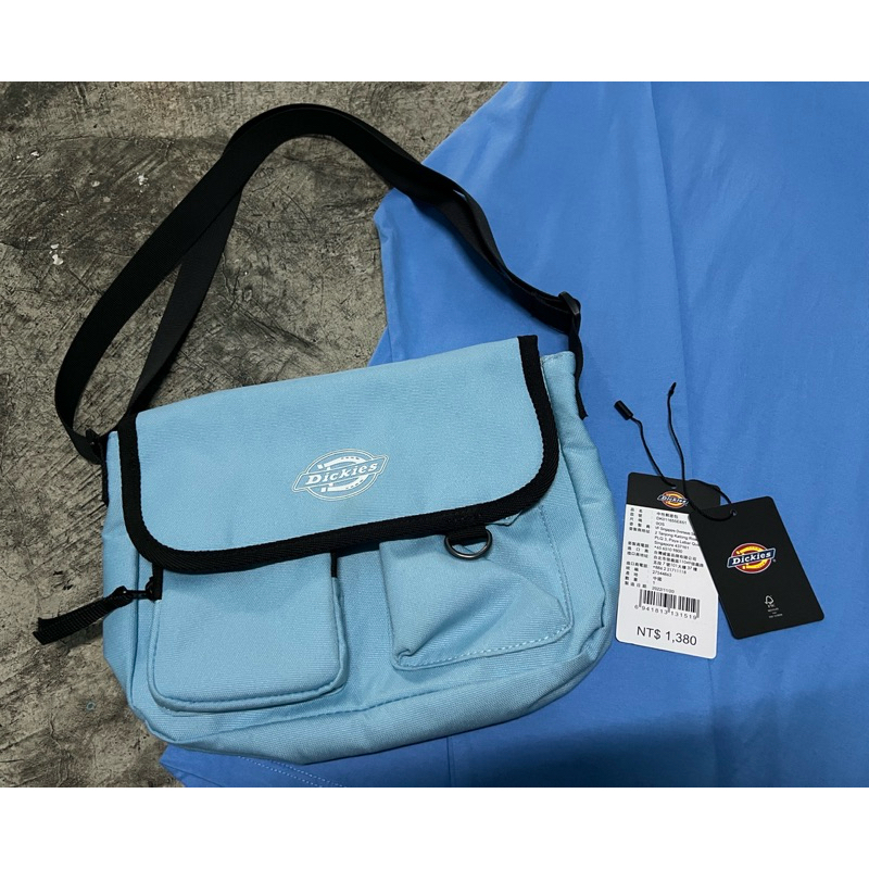 กระเป๋าสะพายข้างDIckies (แท้‼️)