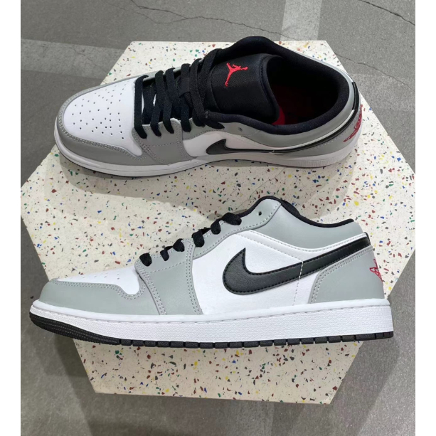 Nike Air Jordan 1 Low Light Smoke Grey ของแท้ 100 % ⭐