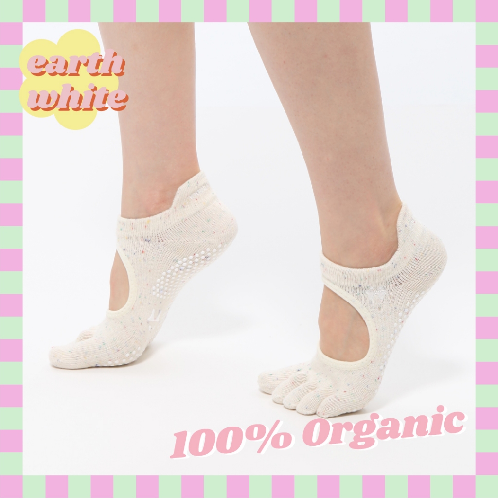 Thumb Toe Earth White ถุงเท้าพิลาทิส นำเข้าจากเกาหลี