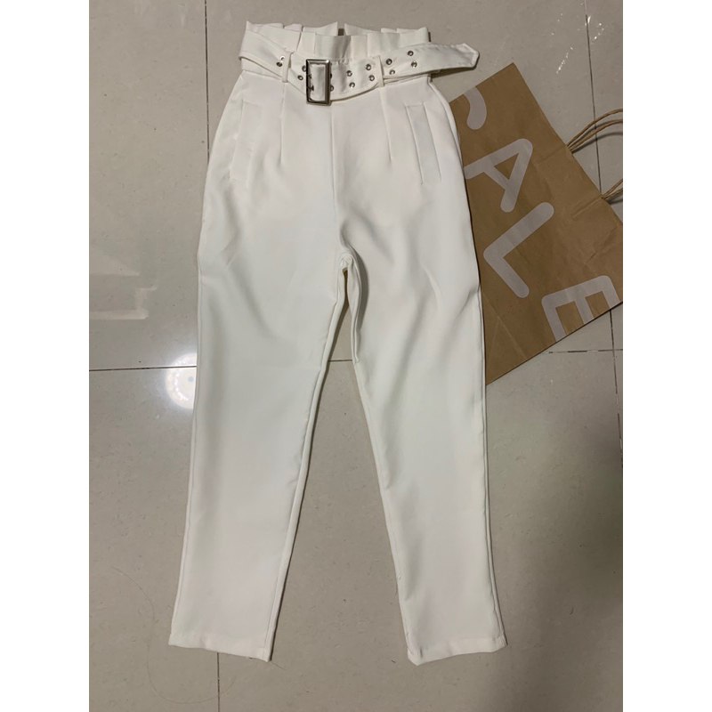 กางเกงขายาวเอวสูงสีขาว มีเข็มขัด งานป้าย THANISA‼️ไซส์s (เอว 25-26) ซิปหลัง