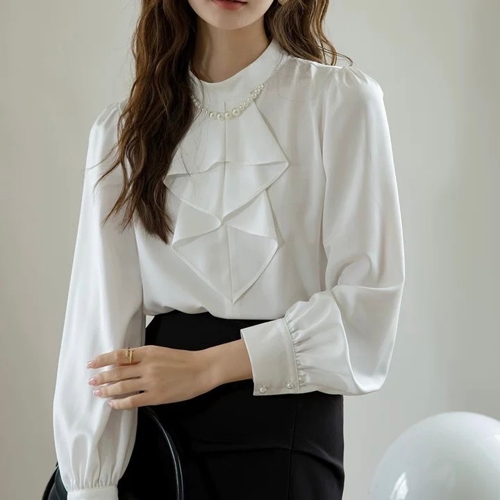 เสื้อแขนยาวทรงคอเต่าแต่งพวงหน้า ติดไข่มุกตรงคอเนื้อผ้าเกาหลีเบาสำหรับผู้หญิงใส่สบาย มี9สี