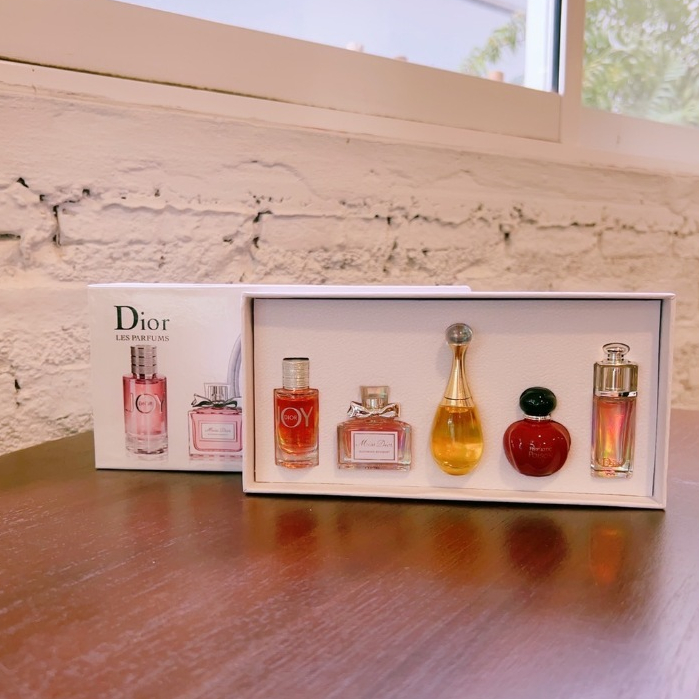 น้ำหอมเซ็ตดิออร์ 5 กลิ่น น้ำหอมชุดSet Dior สำหรับผู้หญิง ขนาดพกพา น้ำหอมแบรนด์ สินค้าพร้อมส่ง