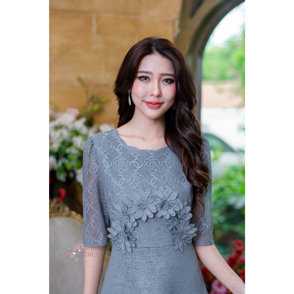 All Ladies เดรสแต่งลูกไม้+ดอกไม้อก-สวยเกินราคาได้รับไปถูกใจทุกคนแน่นอน แบบสวยใช้เนื้อผ้าอย่างดีในการตัดเย็บ ดีไซน์สวย