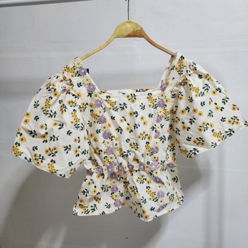 nitta collection ˋ°•*⁀➷ เสื้อคอเหลี่ยมลายดอก