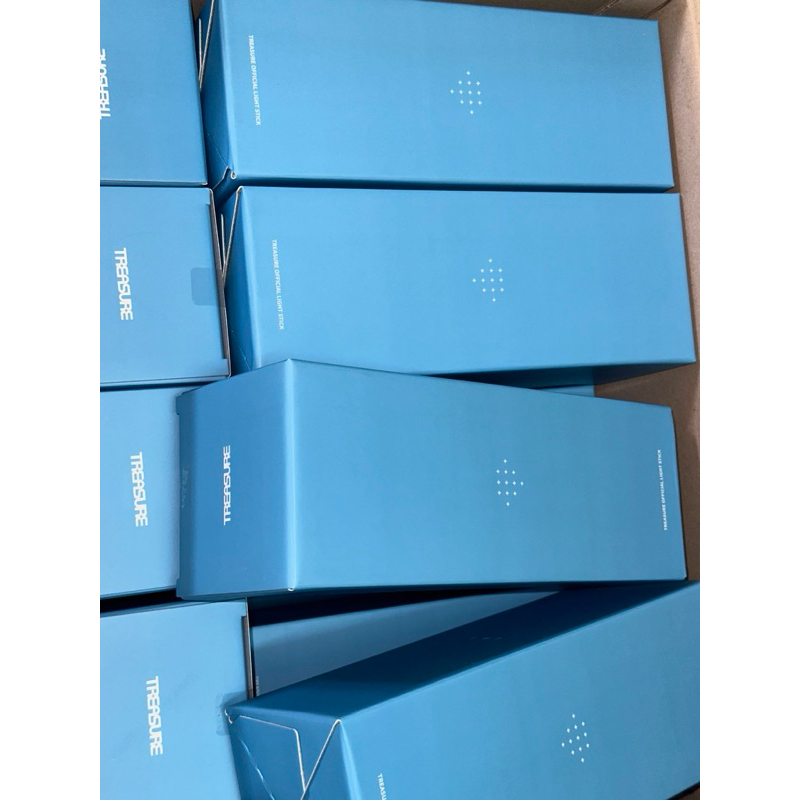 TREASURE { พร้อมส่ง } แท่งไฟ TREASURE (แถมการ์ด)