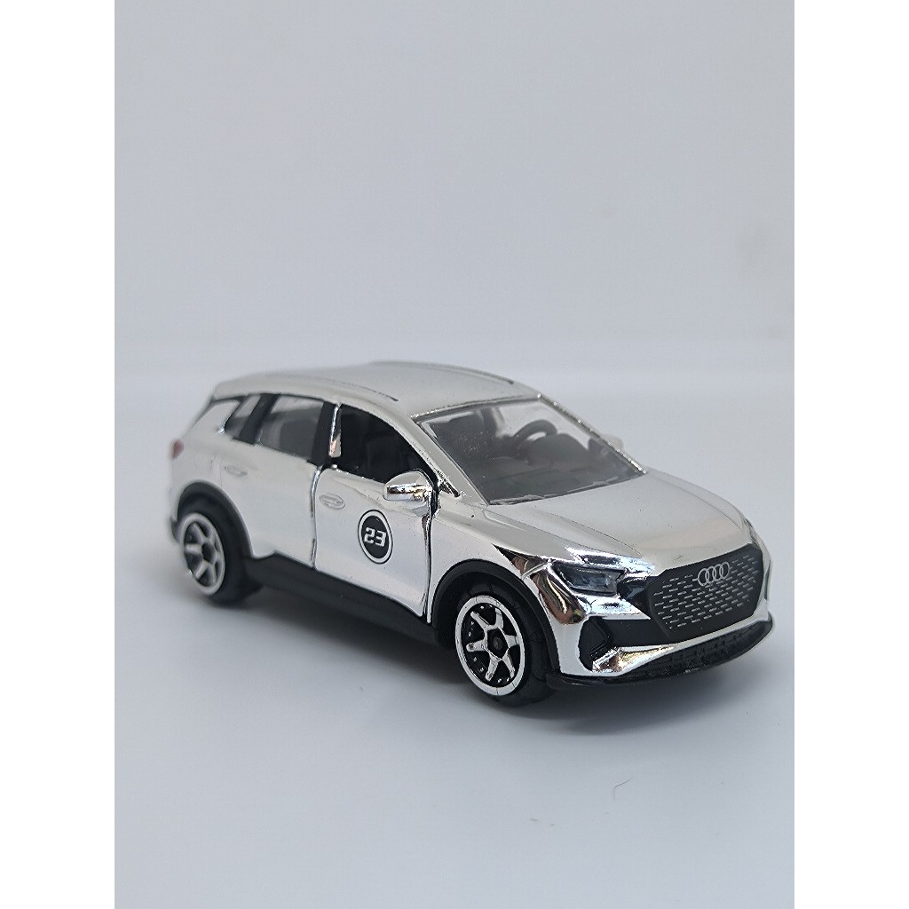 Majorette AUDI Q4 E-TRON Chase 23