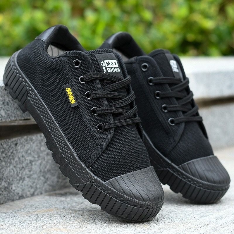 รองเท้าผ้าใบสีดำB02 มีขนาด 38-45 งานไม่มีกล่องนะคะ สินค้าพร้อมส่งจากไทยนะคะ