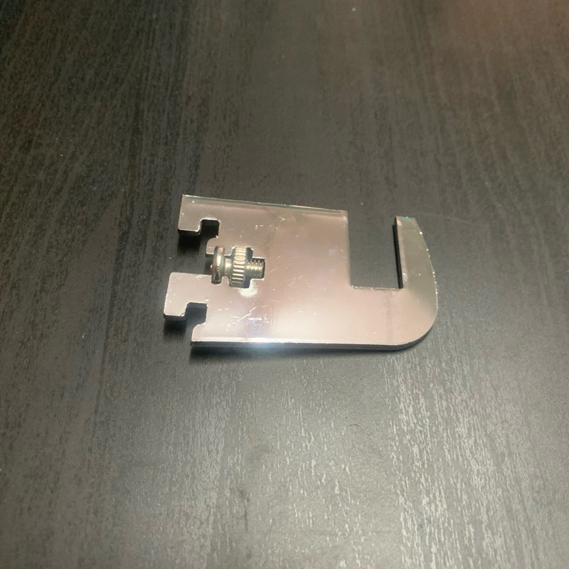 แขนรับชั้น ใช้กับแป๊บเหลี่ยมขนาด 1/2”x1” ใช้แขวนกับราง aa