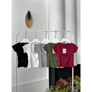 Atipashop - BATTY CROP เสื้อครอป แขนสั้น ทรงคอเหลี่ยม