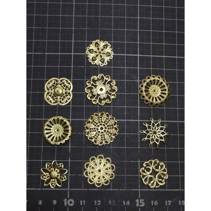 KHMรหัส 712B แผ่นโลหะฉลุเซ็ตวงกลม 1 เซ็ตมี10 ชิ้นคละแบบแบบละ 1ชิ้น ราคา 80 บาท