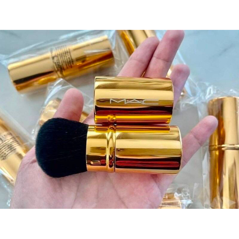Mac Golden Face Blush แมค แปรงปัดแก้ม ขนนุ่ม สินค้าจากเคาน์เตอร์ สามารถใช้ได้กับแป้งและบรัชออน ด้ามสั้น