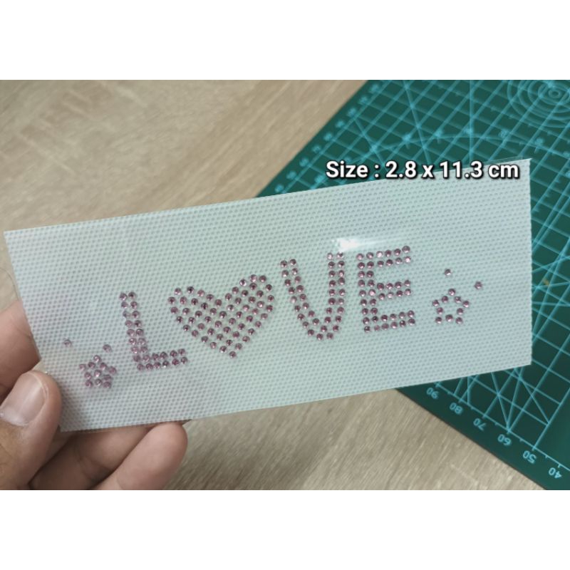 เพชรรีดลายสำเร็จ ลาย Love สกรีนเพชรรีด ตัวรีดติดเสื้อ