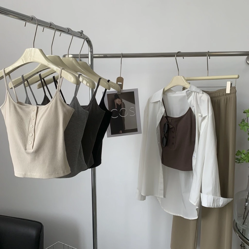 เสื้อสายเดี่ยวผ้าร่องผ้านิ่มใส่สบายมีฟองน้ำในตัว สามารถใส่เเมทได้กับทุกสไตส์ รุ่น B-102 สินค้าพร้อมส่งจากไทย