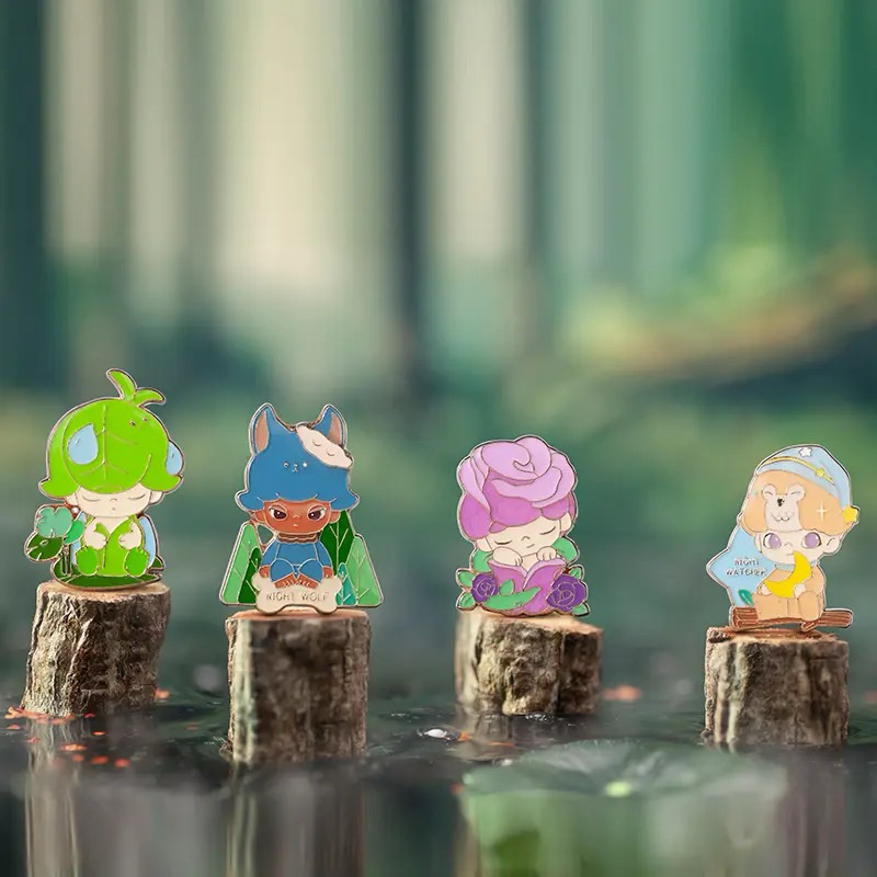 พร้อมส่ง ☘️💦 เข็มกลัด Dimoo Forest Night *Dewdrop