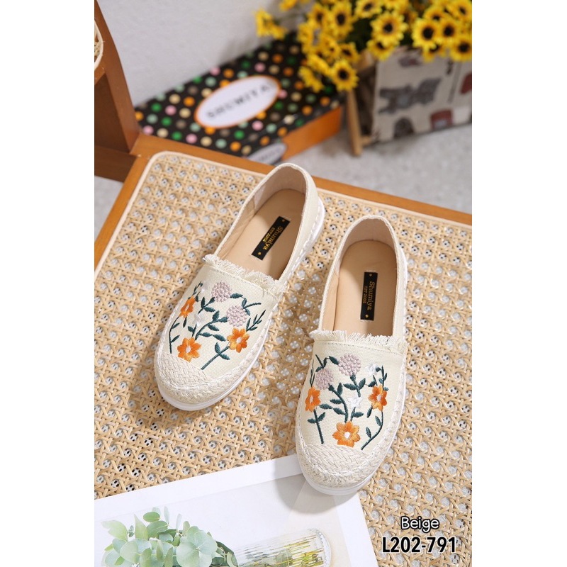 รหัส 791 คอลเลคชั่นSummer รองเท้าผ้าแคนวาสปักดอกไม้สวยๆ