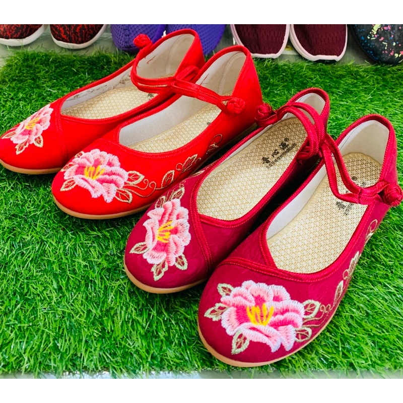 รองเท้าจีนมาใหม่หุ้นส้นมี2สี พร้อมส่ง