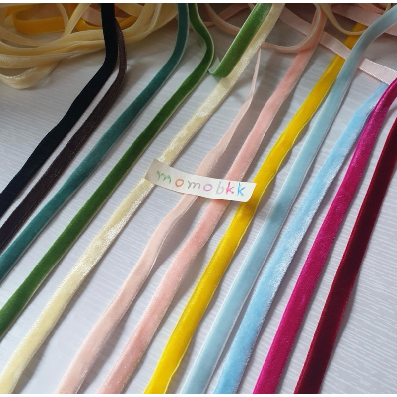 สีเยอะกว่าในรูป ริบบิ้นกำมะหยี่ ทำchokerได้ กว้าง0.6ซม. ราคาต่อเมตร สั่งยาวกดเพิ่มได้