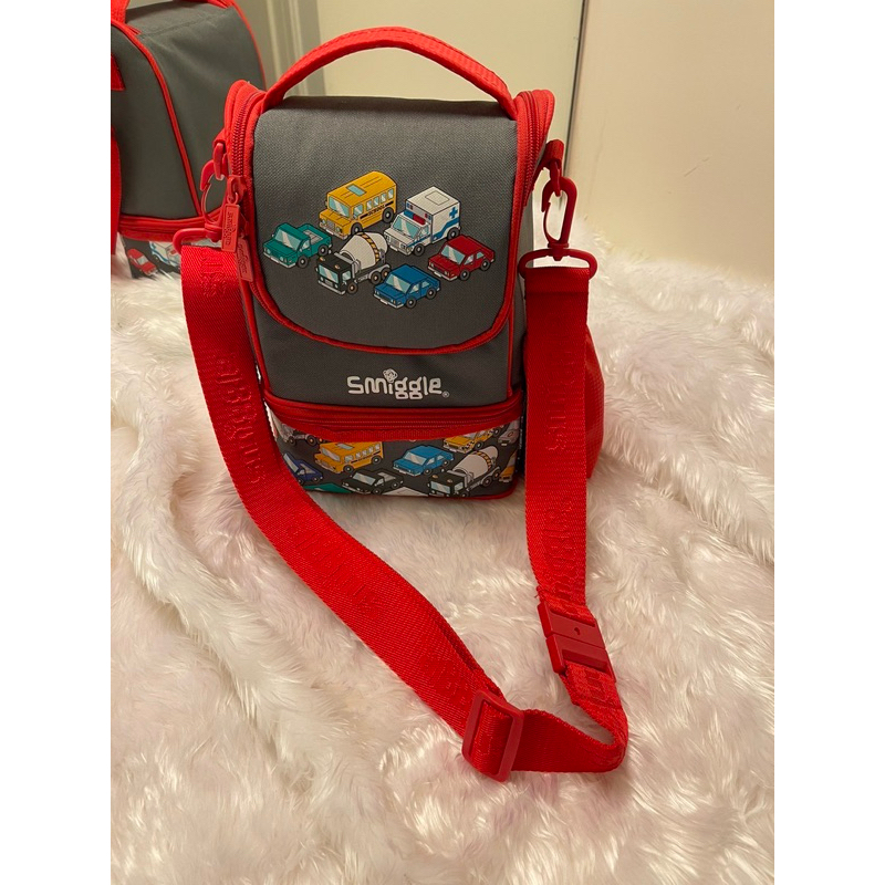กระเป๋าลายรถ Smiggle lunchbox มือสอง!! สำหรับเด็กจิ๋วสาวกรถ ใส่กล่องข้าวไปโรงเรียน Smiggle Wander Ju
