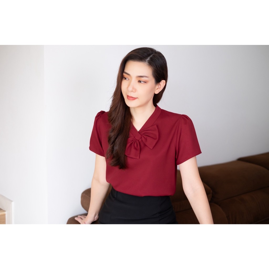 เสื้อคอวีโบว์สอดสีแดงไวน์