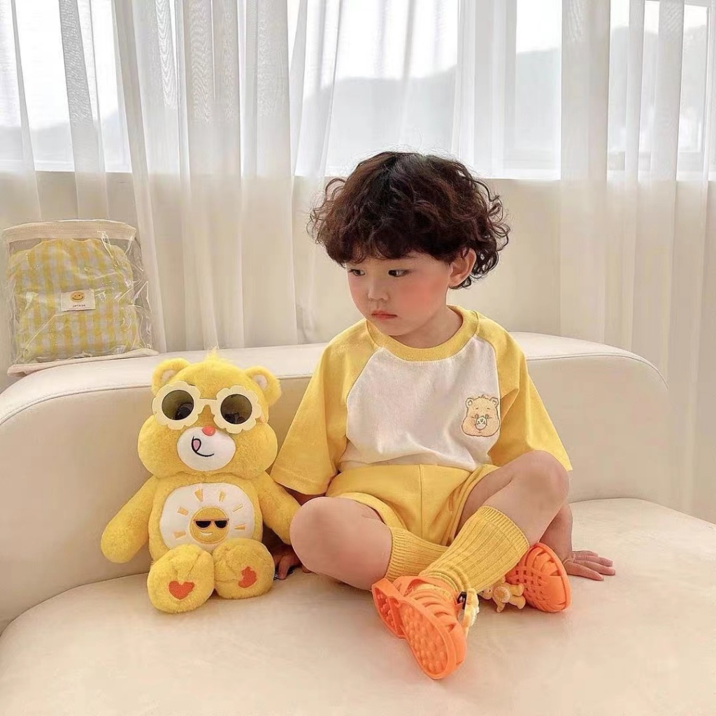 พร้อมส่งจากไทย!ชุดเสื้อยืดแขนสั้น + กางเกงขาสั้นที่ทันสมัยและน่ารักสำหรับเด็กชายและเด็กหญิง