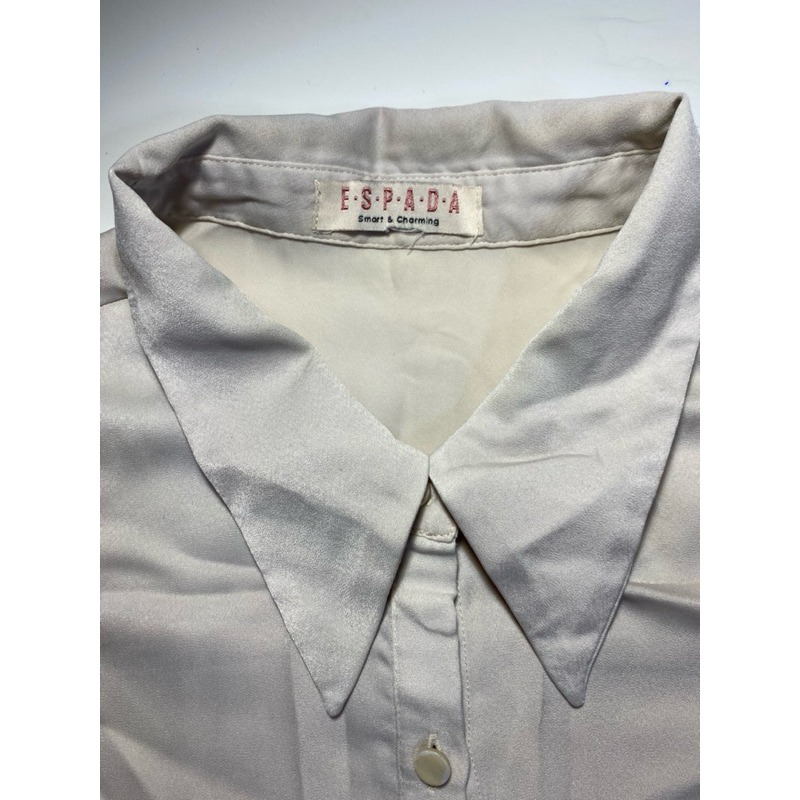 Espada เสื้อทำงานผู้หญิง ของแท้ 100% ช้อปไทย สีครีม ผ้าไหมอิตาลี* พริ้ว เงา มือสอง เนื้อผ้ายังดีค่ะ 