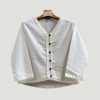 เสื้อผ้าฝ้ายผู้หญิงชายโค้ง คอวีแขนสี่ส่วนถักดอกแก้วทรงตรงใส่สบาย ระบายอากาศดี ใส่ทำงาน ใส่ทำบุญ ใส่เที่ยว เรียบง่ายดูดี