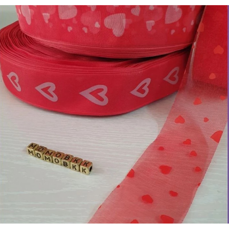 มี3ลาย ริบบิ้นผ้า ขนาด กว้าง 3-4 ราคาต่อเมตร สีแดง ลายหัวใจ