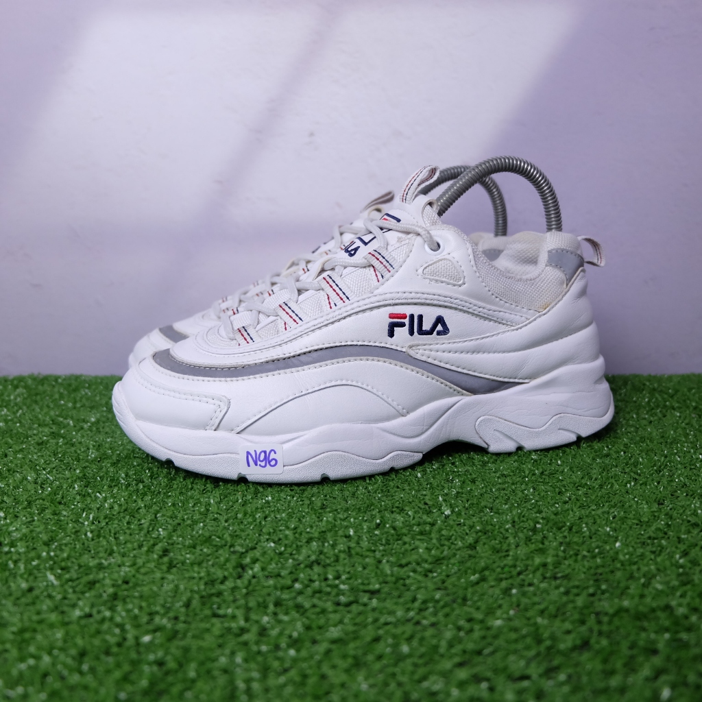 (39/24.5 cm) Fila Disrubtor Unisex ฟีล่าเรย์ มือ2ของแท้💯 รองเท้าผ้าใบเกาหลีผู้หญิง