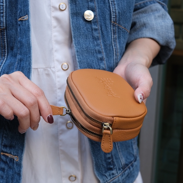 ❤️❤️กระเป๋าใบกลมๆ น่ารักสุดๆ หนังวัวแท้ รุ่น Dorayaki (Hatsukoi Leather Pouch)