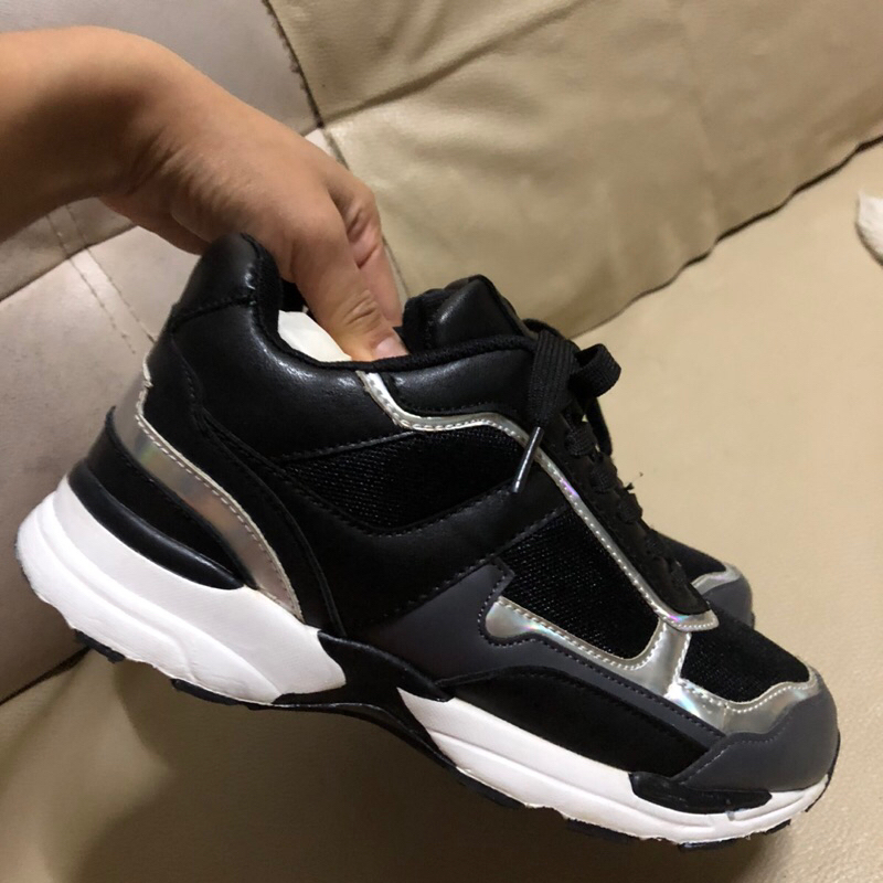 รองเท้าผ้าใบเสริมส้นOllieมือ2(38)