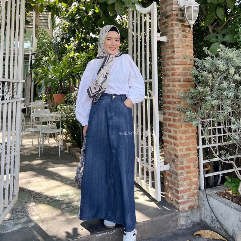 (B20) Heartmade – Striped Jeans Skirt  (สินค้าพร้อมส่ง) กระโปรงยีนส์ทรงเอผ้าลายริ้วในตัว