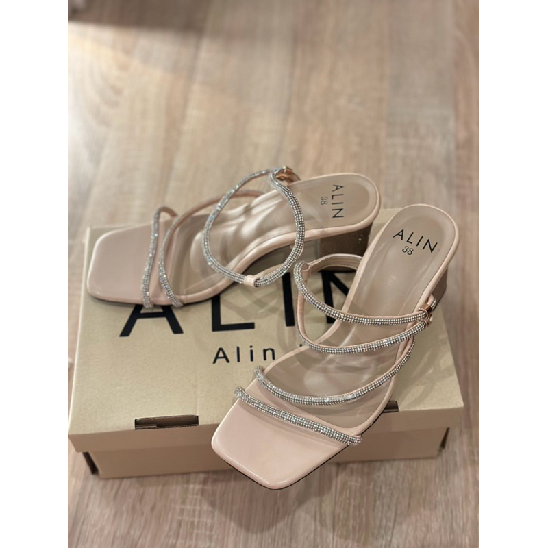 รองเท้าส้นสูง Alin brand size 38