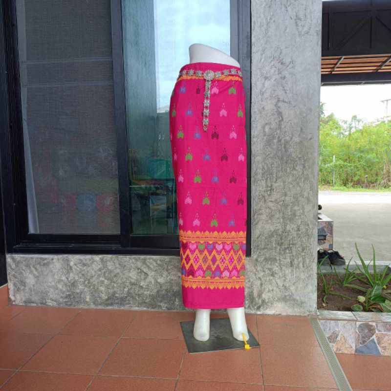 ผ้าถุงผู้หญิง ลายหัวใจ แบบป้ายมีสายผูกฟรีไซส์ ใส่ง่าย แบบป้ายผูก