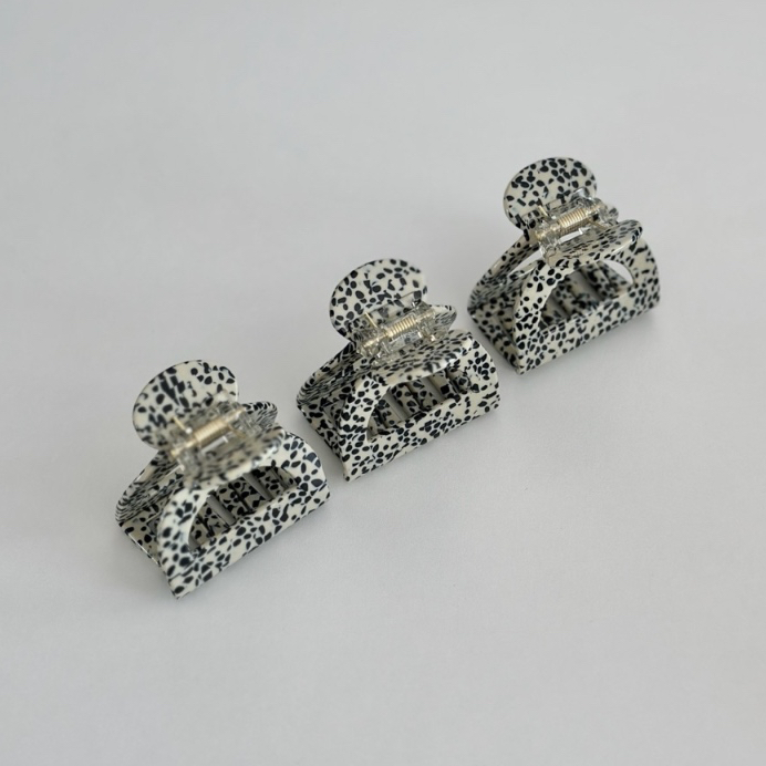 (PRE-ORDER 7-10 DAYS) gimmeblessed.co — mia mini hair claws (size 5x5 cm)